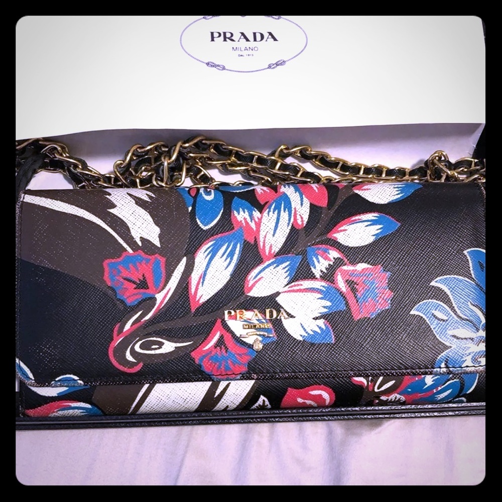 Prada wallet on chain
